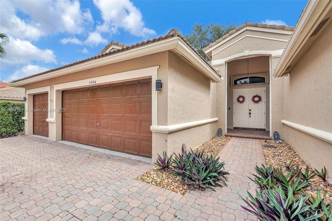 For Sale: $774,900 (4 beds, 3 baths, 2432 Square Feet)