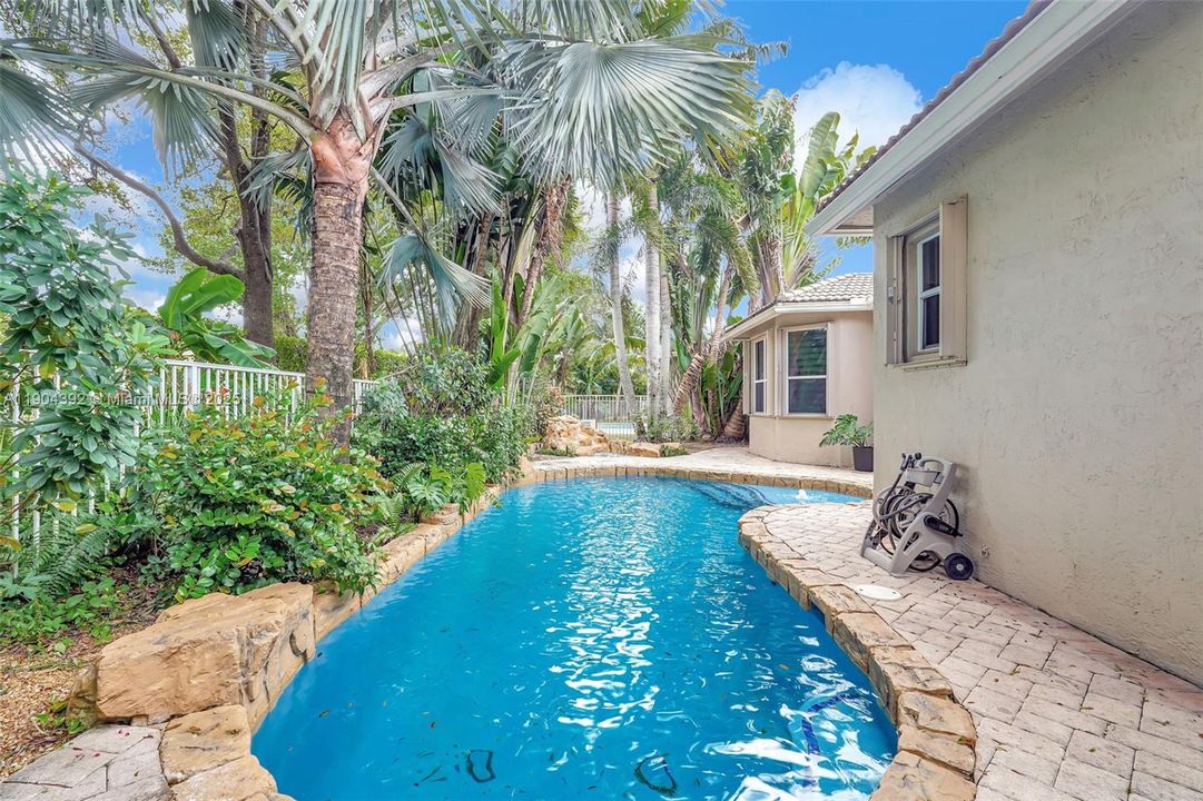 For Sale: $774,900 (4 beds, 3 baths, 2432 Square Feet)