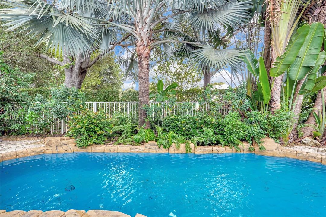 For Sale: $774,900 (4 beds, 3 baths, 2432 Square Feet)