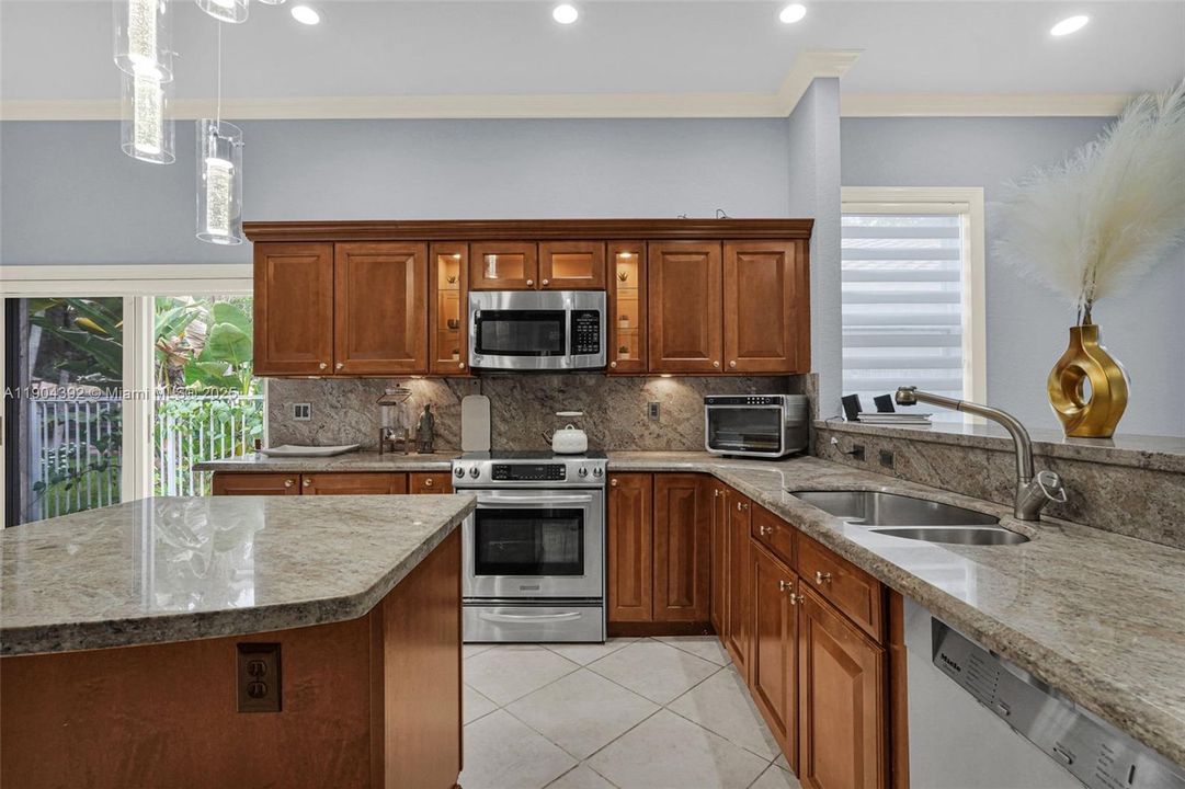 For Sale: $774,900 (4 beds, 3 baths, 2432 Square Feet)