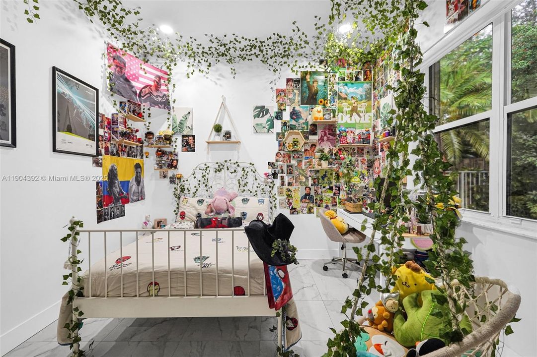 For Sale: $774,900 (4 beds, 3 baths, 2432 Square Feet)