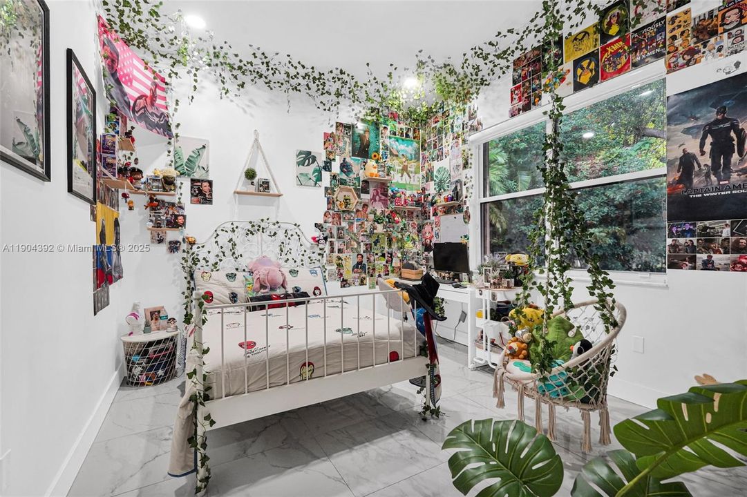 For Sale: $774,900 (4 beds, 3 baths, 2432 Square Feet)