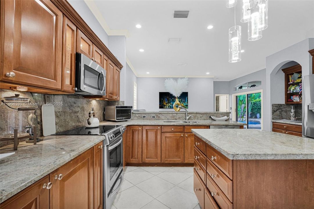 For Sale: $774,900 (4 beds, 3 baths, 2432 Square Feet)