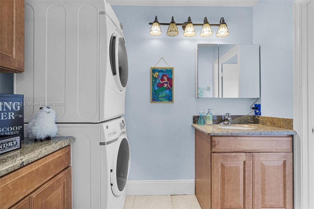 For Sale: $774,900 (4 beds, 3 baths, 2432 Square Feet)