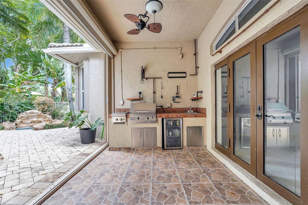 For Sale: $774,900 (4 beds, 3 baths, 2432 Square Feet)