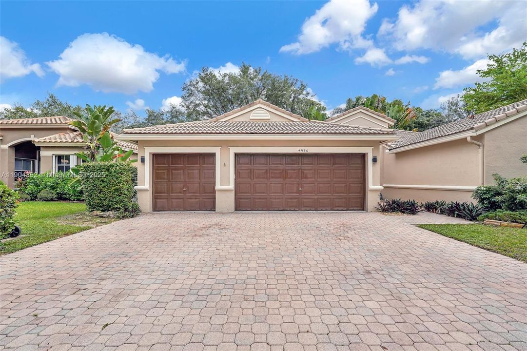 For Sale: $774,900 (4 beds, 3 baths, 2432 Square Feet)