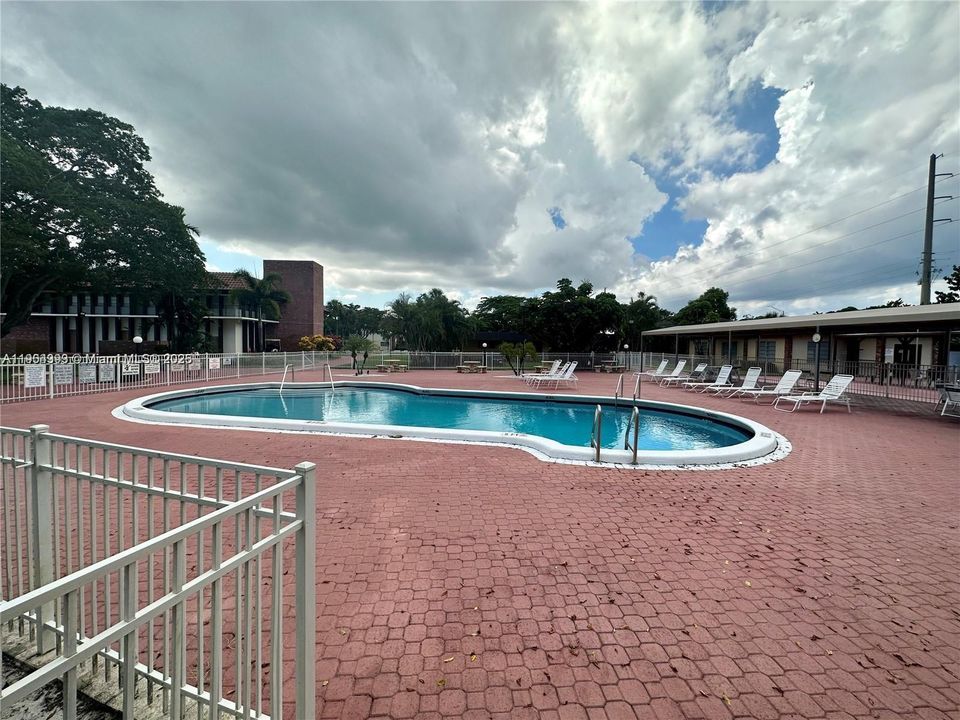 For Rent: $1,800 (2 beds, 2 baths, 1021 Square Feet)