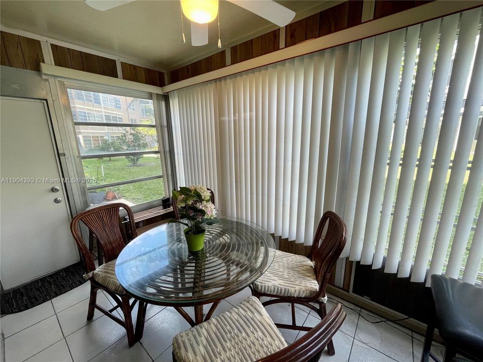 For Rent: $1,800 (2 beds, 2 baths, 1021 Square Feet)