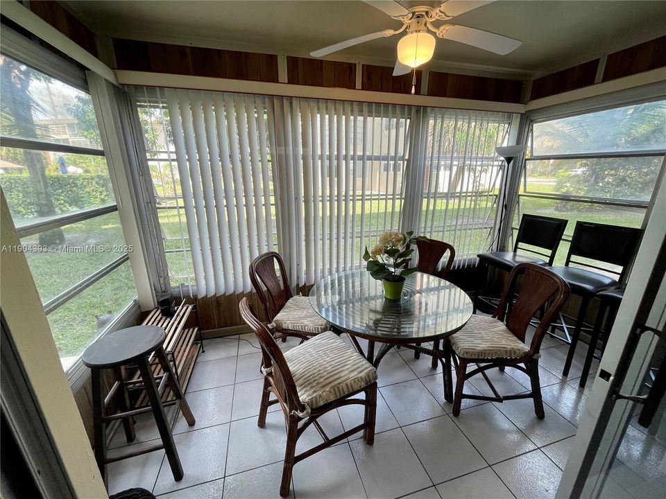 For Rent: $1,800 (2 beds, 2 baths, 1021 Square Feet)