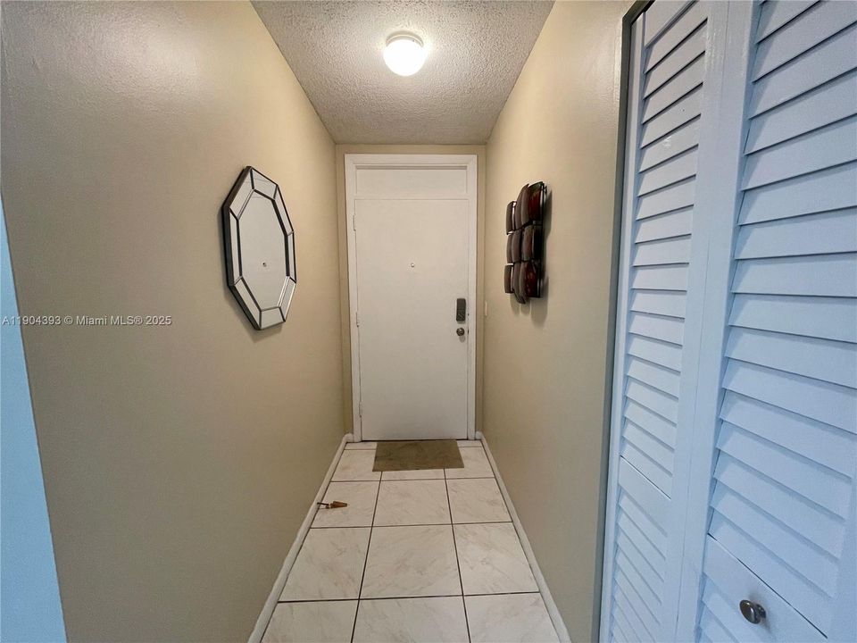 For Rent: $1,800 (2 beds, 2 baths, 1021 Square Feet)