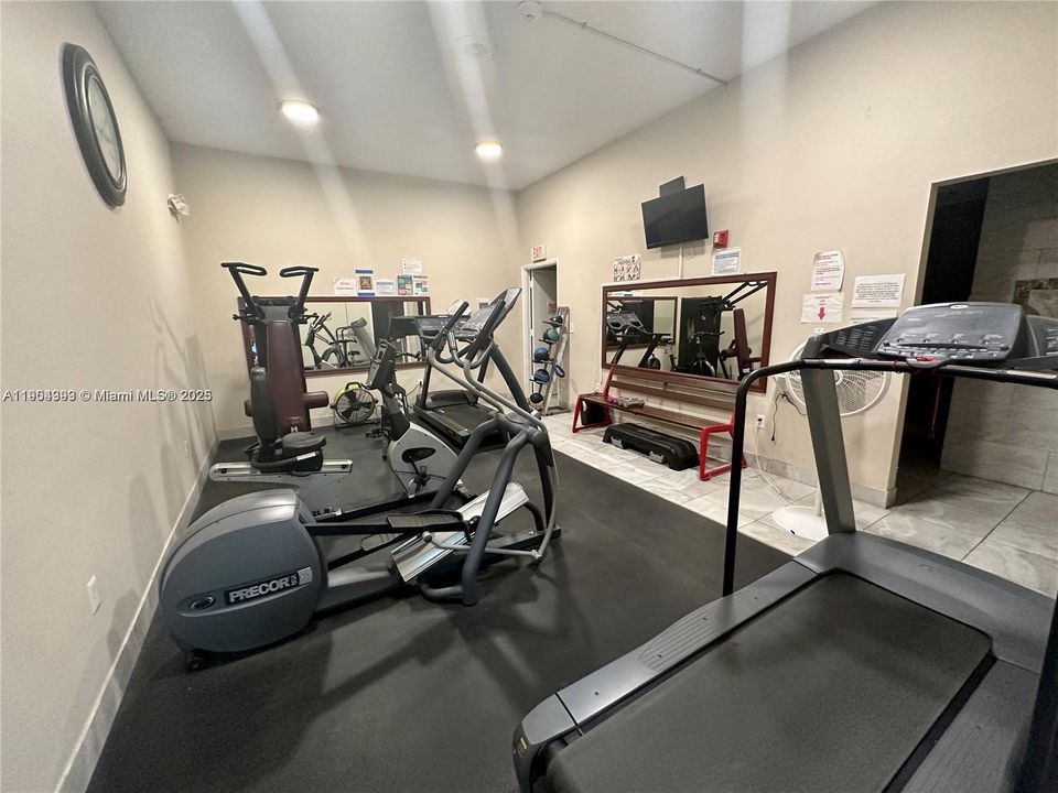 For Rent: $1,800 (2 beds, 2 baths, 1021 Square Feet)