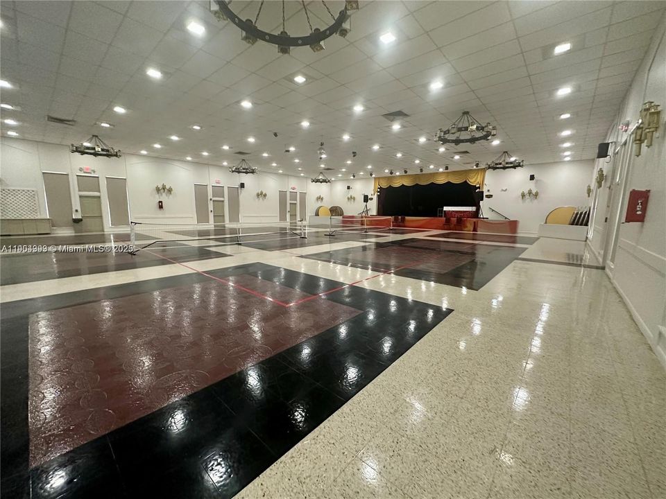 For Rent: $1,800 (2 beds, 2 baths, 1021 Square Feet)