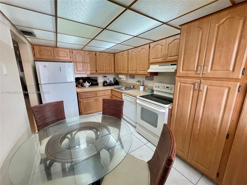 For Rent: $1,800 (2 beds, 2 baths, 1021 Square Feet)