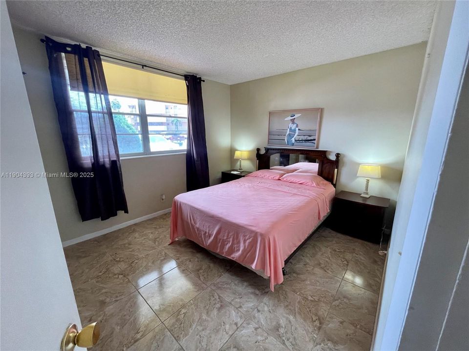 For Rent: $1,800 (2 beds, 2 baths, 1021 Square Feet)