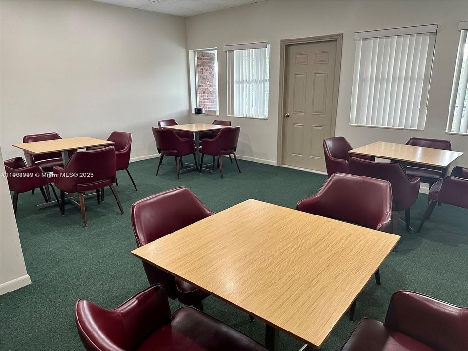 For Rent: $1,800 (2 beds, 2 baths, 1021 Square Feet)