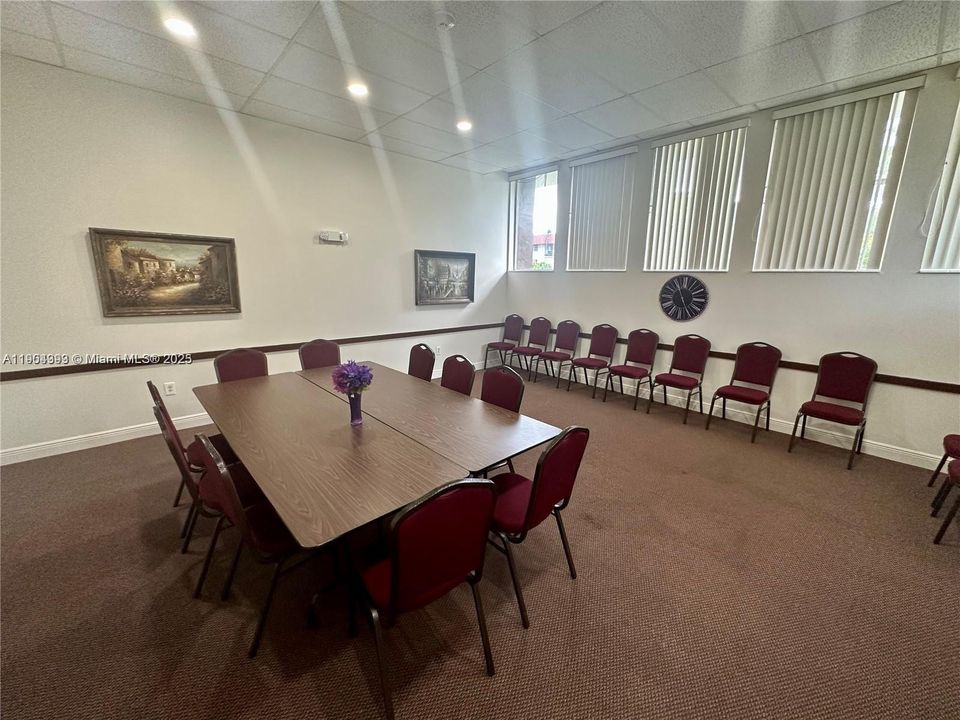 For Rent: $1,800 (2 beds, 2 baths, 1021 Square Feet)