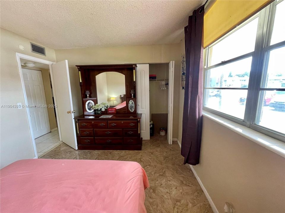 For Rent: $1,800 (2 beds, 2 baths, 1021 Square Feet)