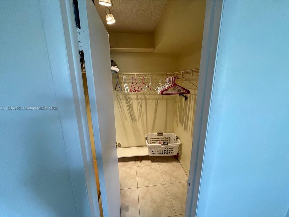 For Rent: $1,800 (2 beds, 2 baths, 1021 Square Feet)