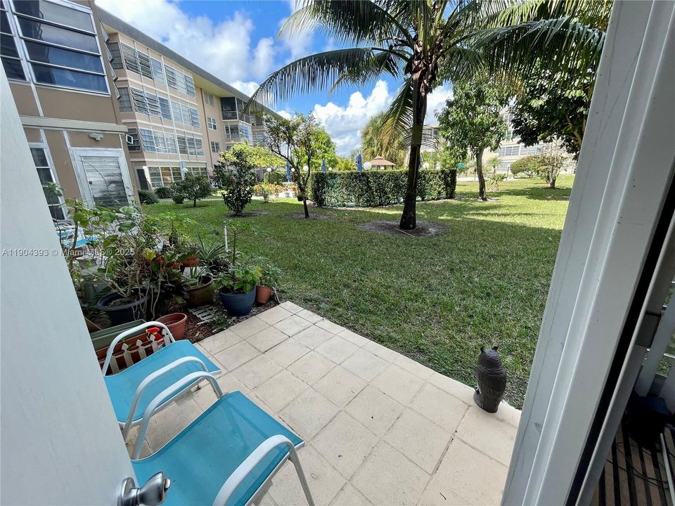 For Rent: $1,800 (2 beds, 2 baths, 1021 Square Feet)