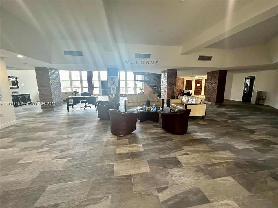 For Rent: $1,800 (2 beds, 2 baths, 1021 Square Feet)