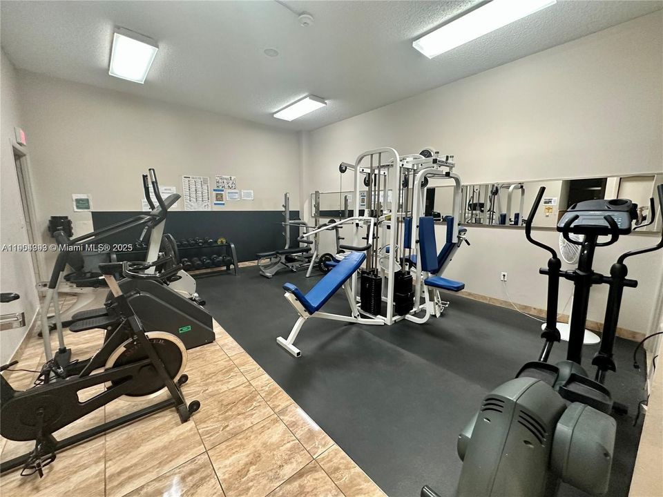 For Rent: $1,800 (2 beds, 2 baths, 1021 Square Feet)