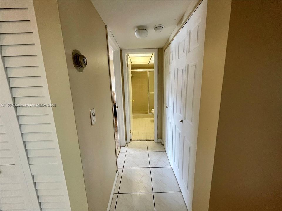 For Rent: $1,800 (2 beds, 2 baths, 1021 Square Feet)