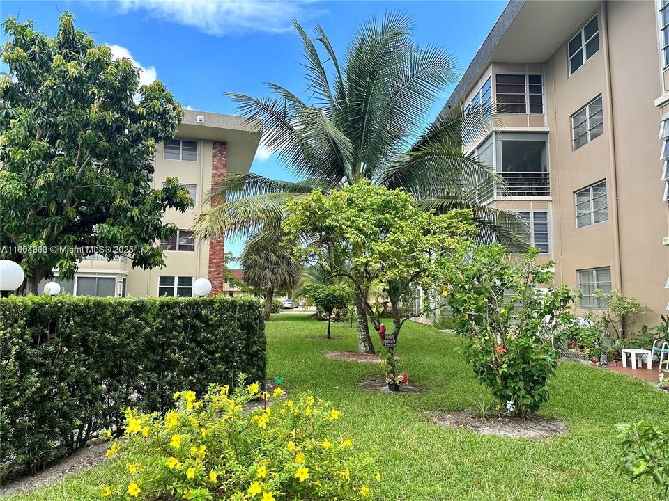 For Rent: $1,800 (2 beds, 2 baths, 1021 Square Feet)