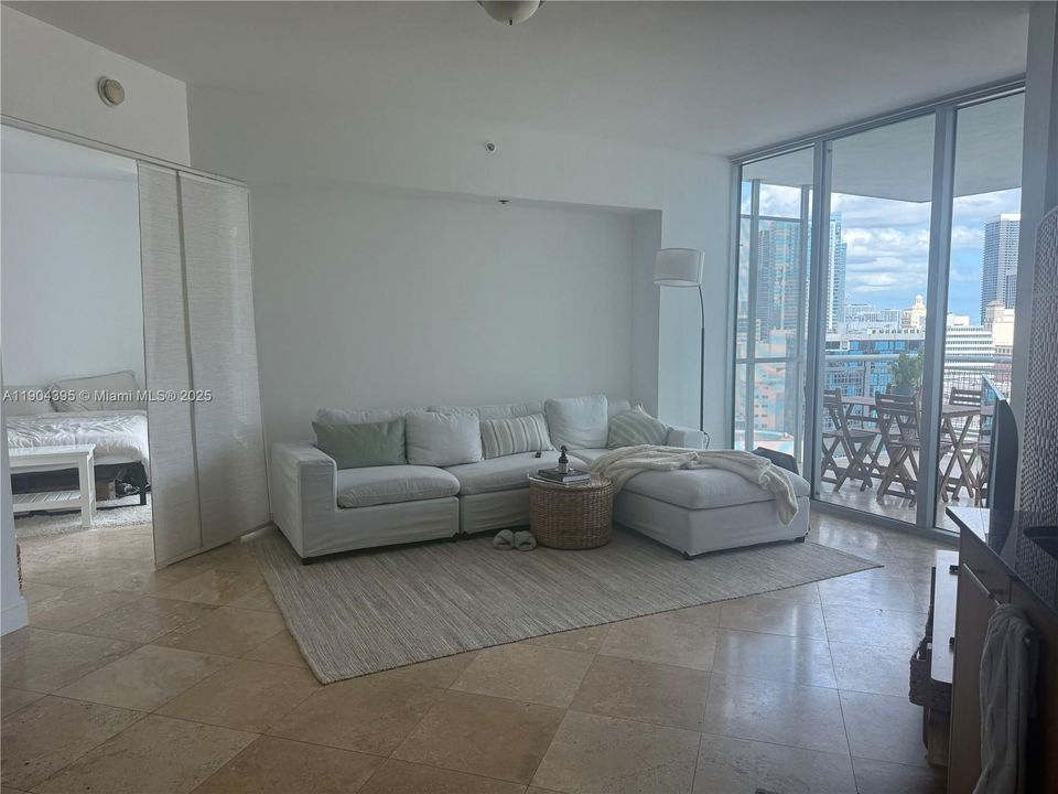 Recently Rented: $2,600 (1 beds, 1 baths, 768 Square Feet)