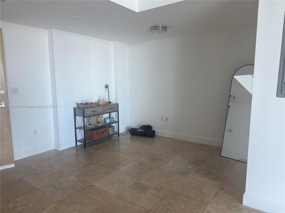 Recently Rented: $2,600 (1 beds, 1 baths, 768 Square Feet)