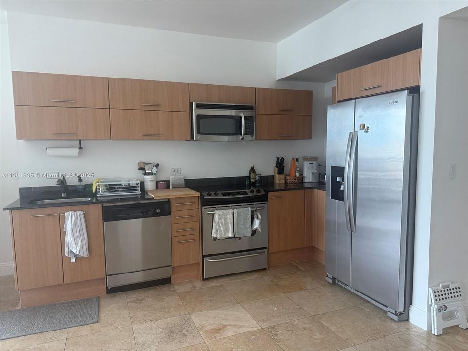 Recently Rented: $2,600 (1 beds, 1 baths, 768 Square Feet)