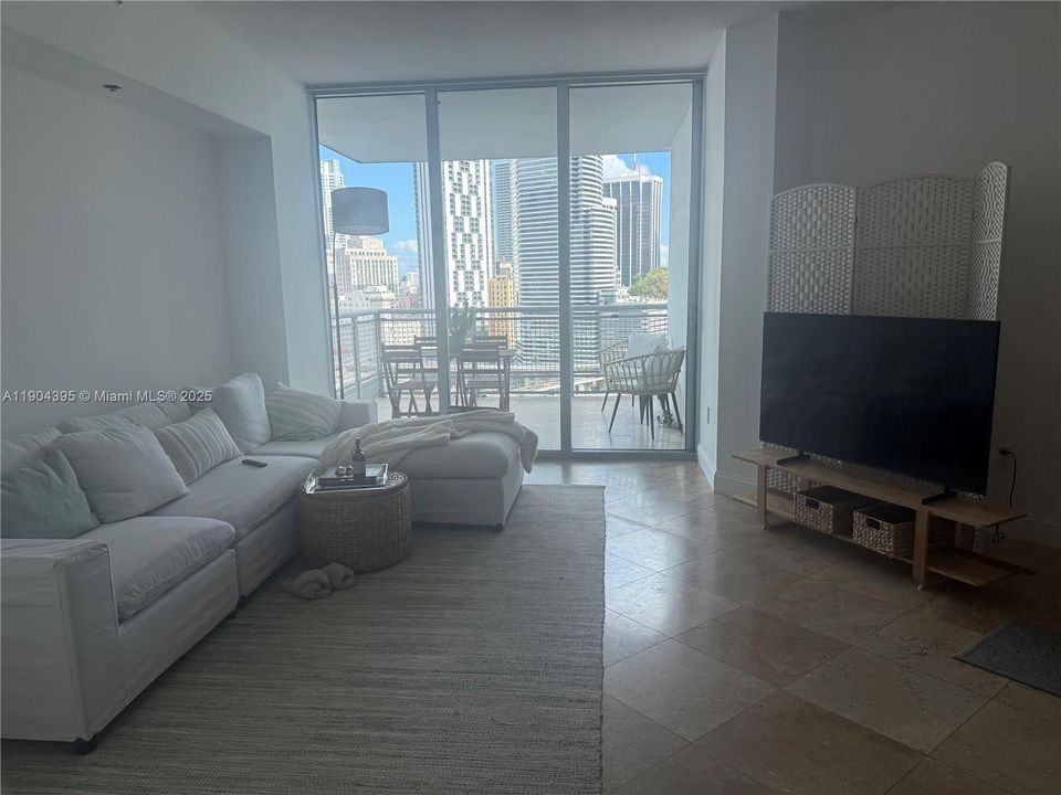 Recently Rented: $2,600 (1 beds, 1 baths, 768 Square Feet)