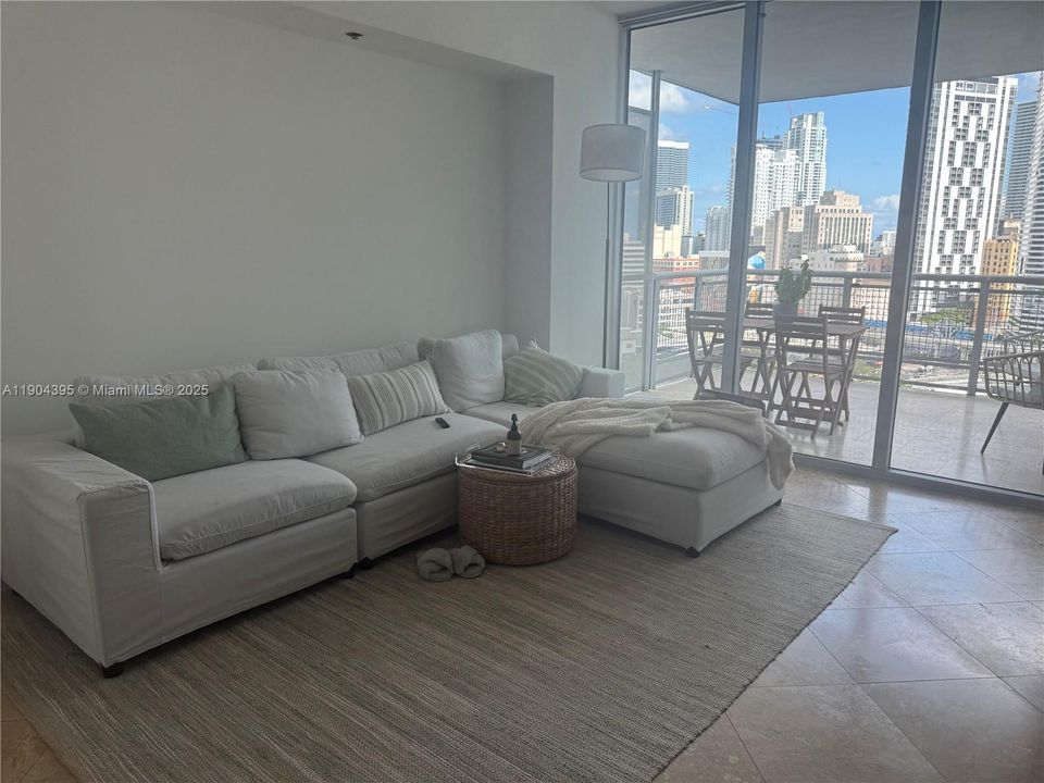 Recently Rented: $2,600 (1 beds, 1 baths, 768 Square Feet)