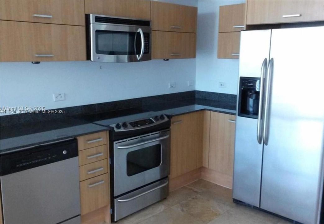 Recently Rented: $2,600 (1 beds, 1 baths, 768 Square Feet)