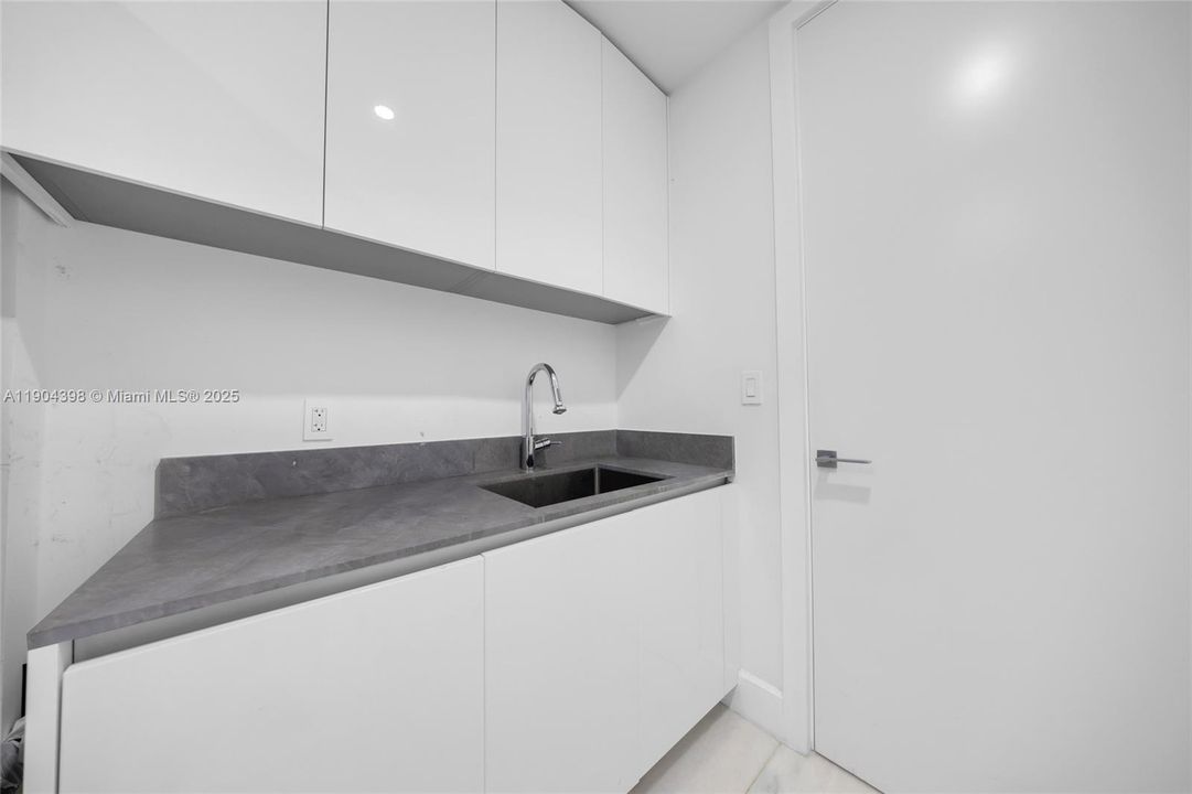 For Rent: $20,000 (3 beds, 3 baths, 2141 Square Feet)