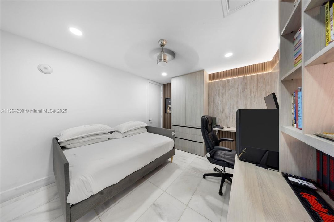 For Rent: $20,000 (3 beds, 3 baths, 2141 Square Feet)