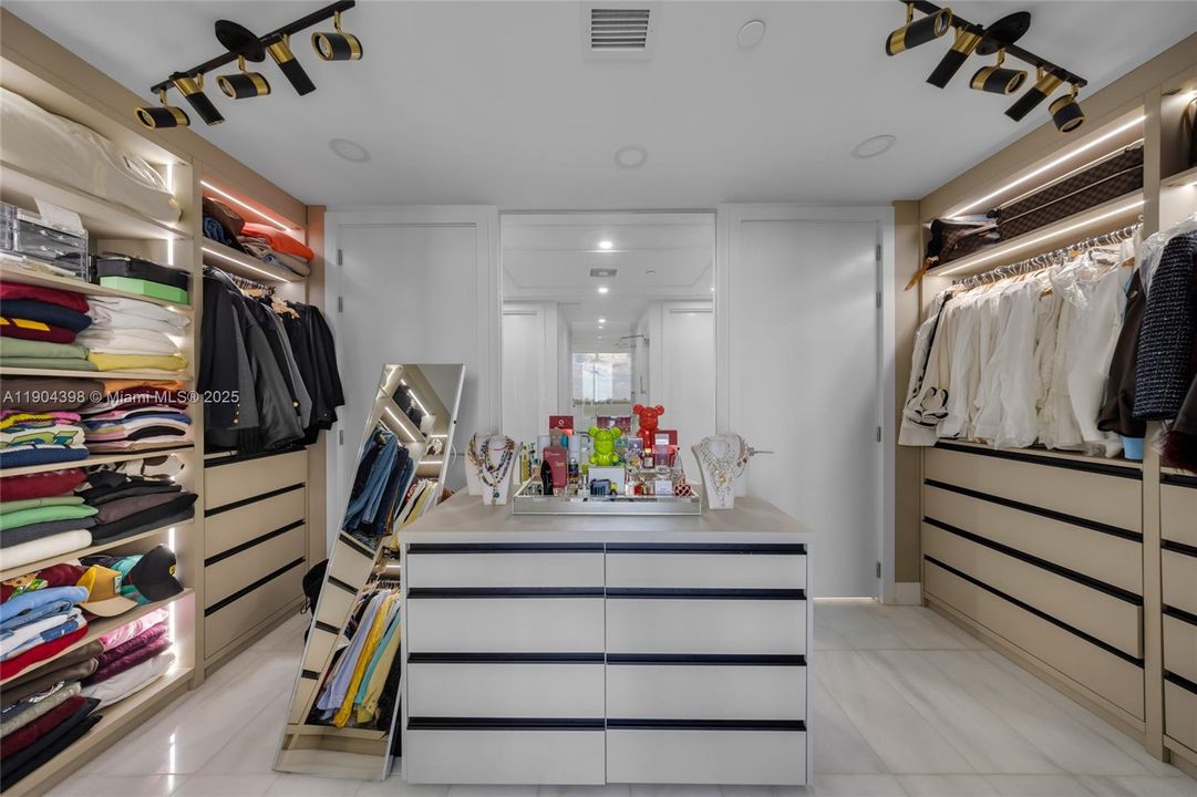 For Rent: $20,000 (3 beds, 3 baths, 2141 Square Feet)