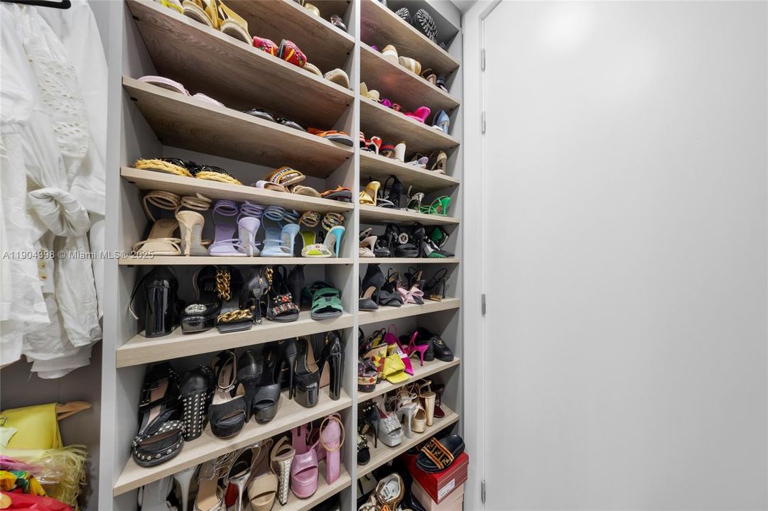 For Rent: $20,000 (3 beds, 3 baths, 2141 Square Feet)