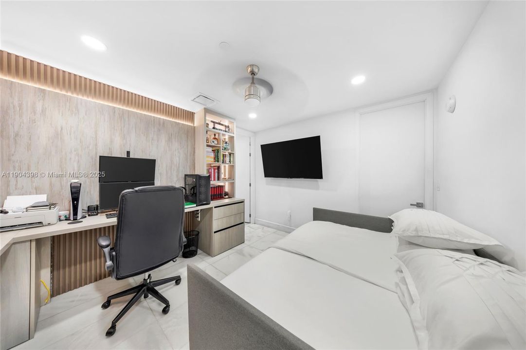 For Rent: $20,000 (3 beds, 3 baths, 2141 Square Feet)