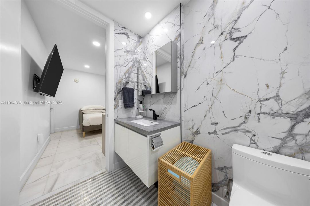 For Rent: $20,000 (3 beds, 3 baths, 2141 Square Feet)