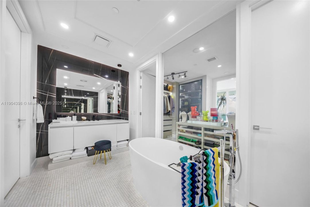 For Rent: $20,000 (3 beds, 3 baths, 2141 Square Feet)