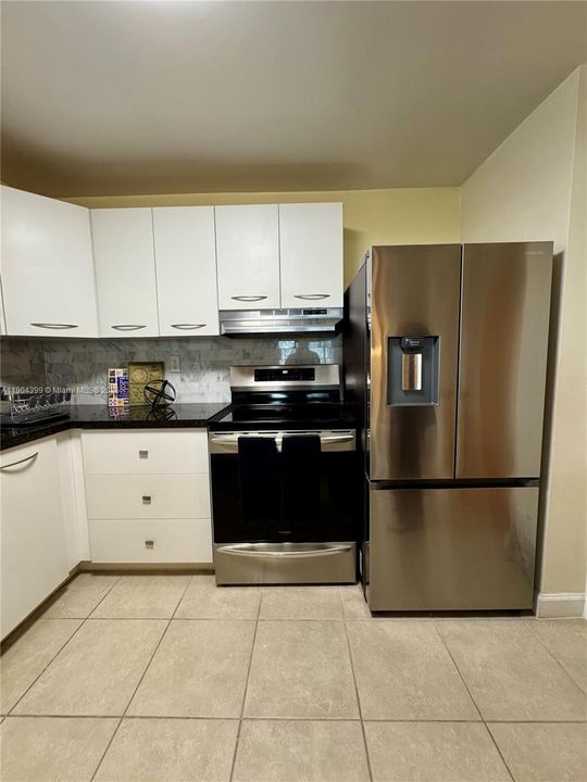 For Rent: $2,100 (1 beds, 1 baths, 918 Square Feet)