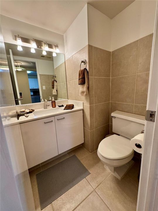 For Rent: $2,100 (1 beds, 1 baths, 918 Square Feet)