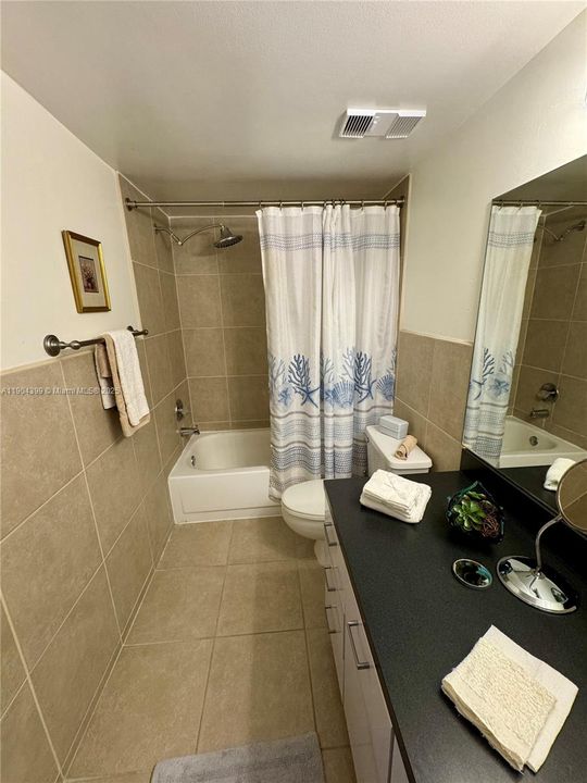 For Rent: $2,100 (1 beds, 1 baths, 918 Square Feet)