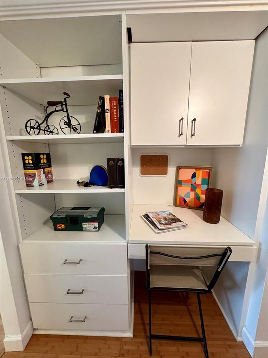 For Rent: $2,100 (1 beds, 1 baths, 918 Square Feet)