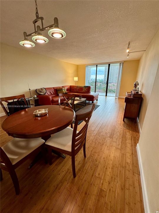 For Rent: $2,100 (1 beds, 1 baths, 918 Square Feet)