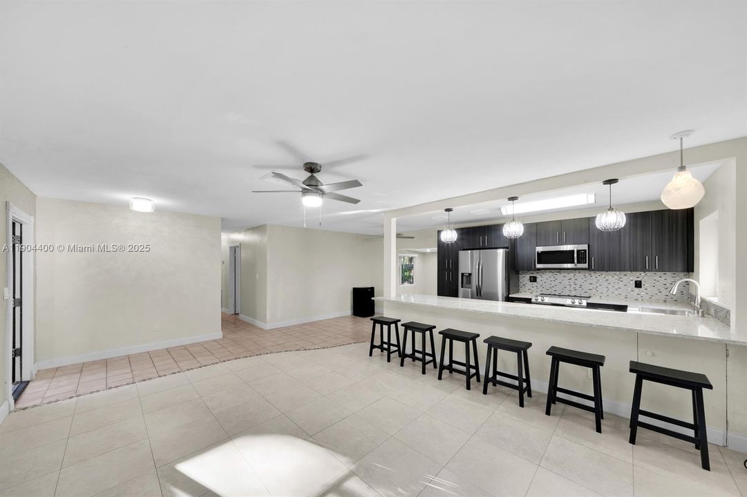 Recently Rented: $3,000 (3 beds, 2 baths, 2097 Square Feet)