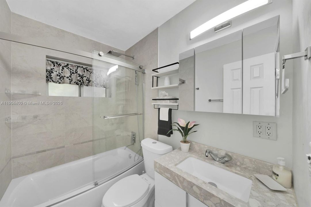 Recently Rented: $3,000 (3 beds, 2 baths, 2097 Square Feet)