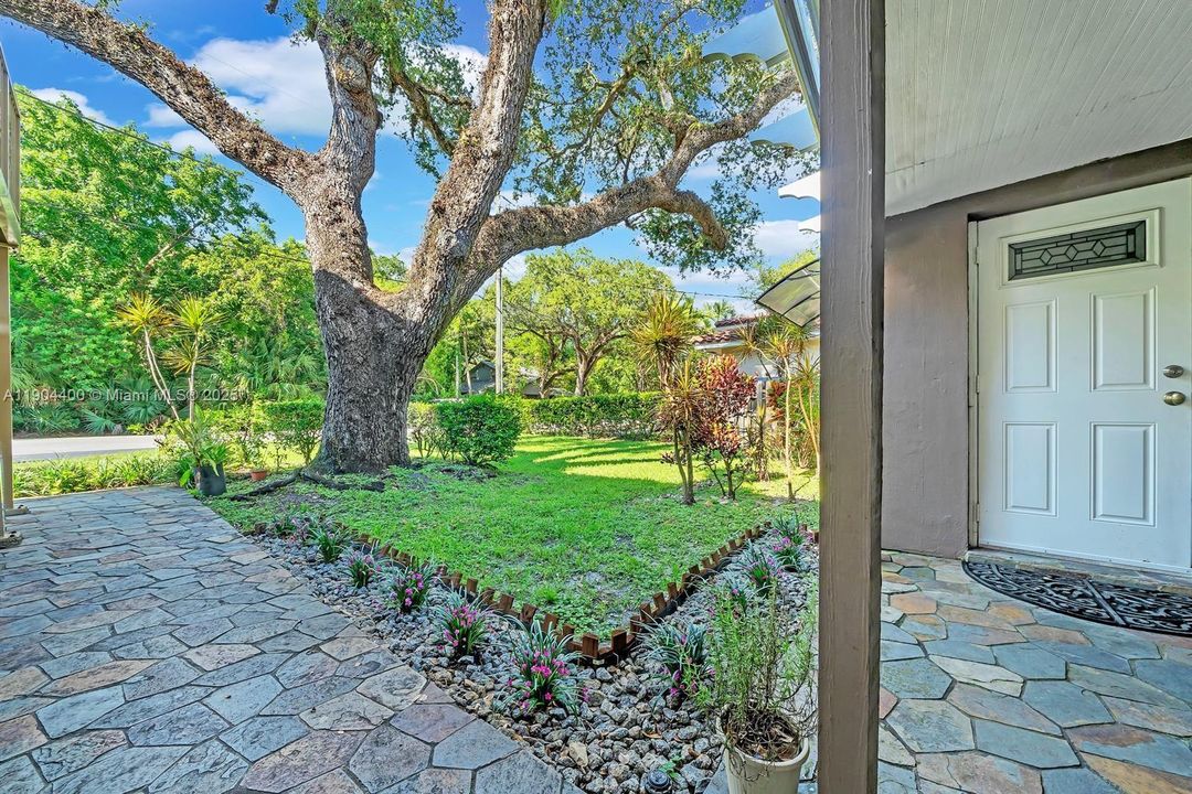 Recently Rented: $3,000 (3 beds, 2 baths, 2097 Square Feet)