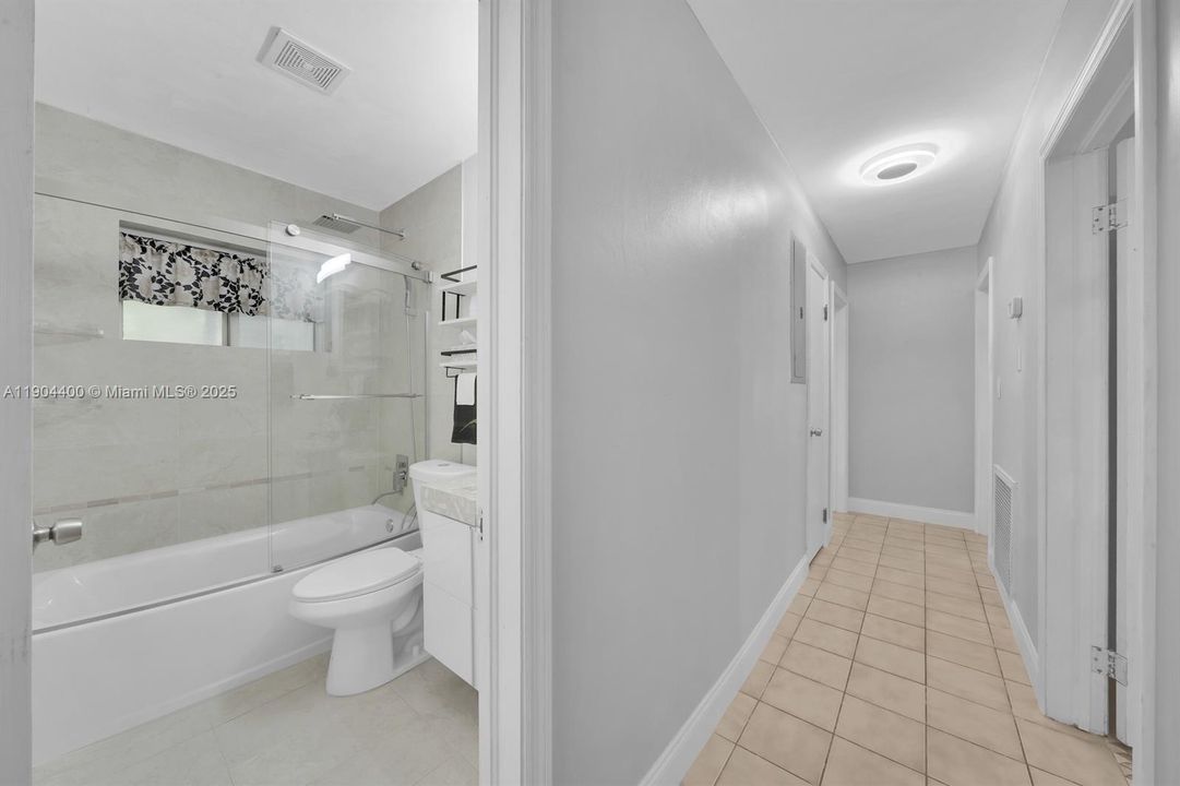 Recently Rented: $3,000 (3 beds, 2 baths, 2097 Square Feet)