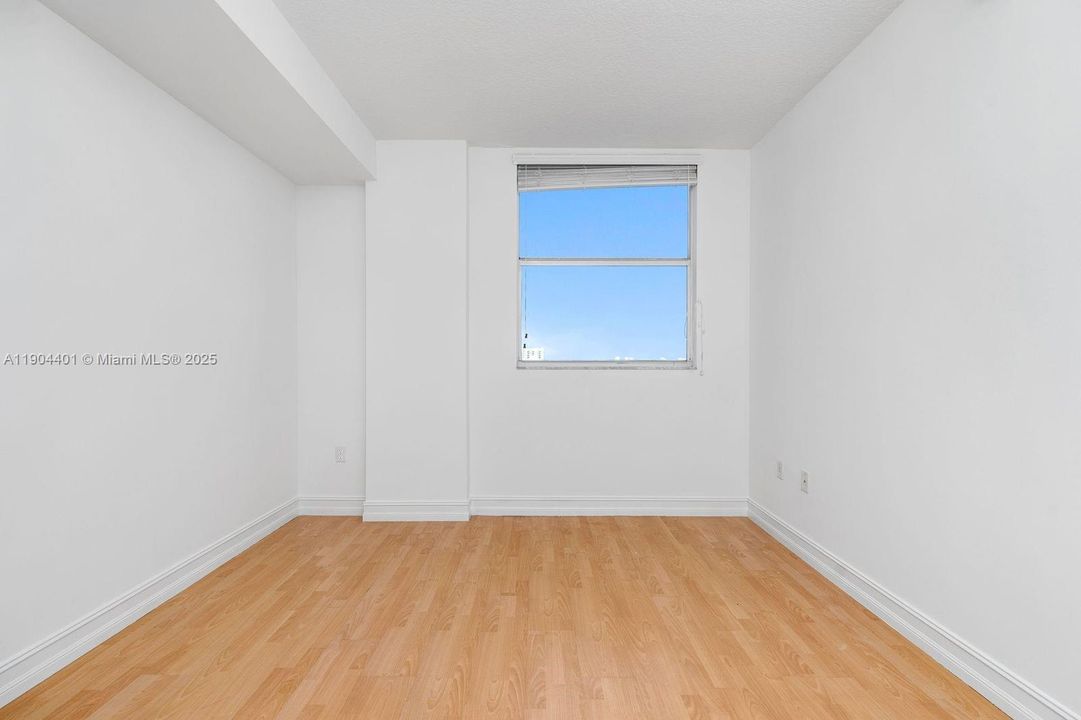 Active With Contract: $315,000 (3 beds, 2 baths, 1188 Square Feet)